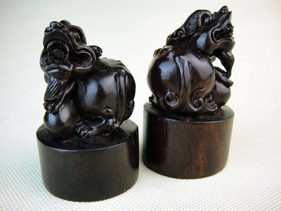 批发采购木质工艺品-印度小叶紫檀木雕件 紫檀兽钮辟邪印章 紫檀貔貅圆章摆件一对2.