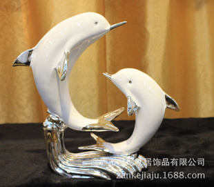 批发采购塑料、树脂工艺品-海豚心摆件,酒店软装饰品,居家样板房装饰,树脂电镀工艺.
