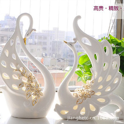 孔雀开屏电镀陶瓷摆件 求婚佳品与时尚礼品批发指南